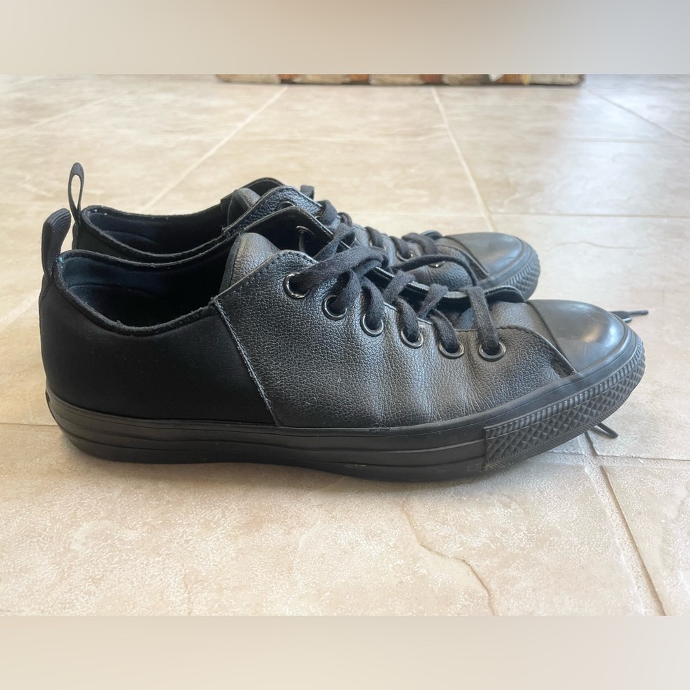 Awesome Converse All Star leather sneakers!